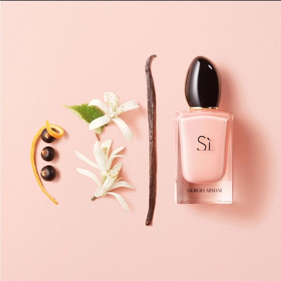 Sì Eau de Parfum by Giorgio Armani ‼️FINAL PRICE‼️ - Picture 9 of 11